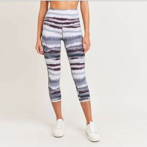 Mono B Zen capri athleisure hidden pocket tummy control Brand new leggings